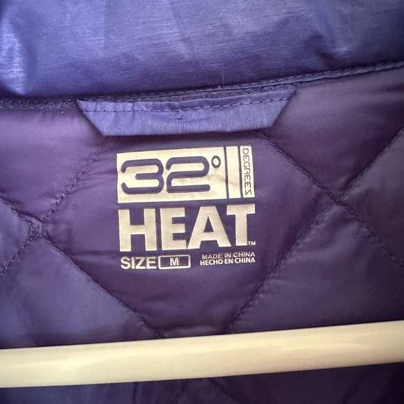 32 degrees thin jacket. Size medium. Blue. Never worn with no tags. - Picture 3 of 4